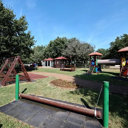 ホリデーパーク Ulika Mobile Homes - Naturist 4*